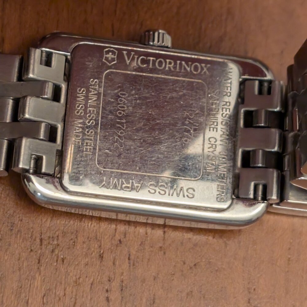 Swiss Army Alliance Diamond Tank 24776 Women's Watch + 18 Diamonds - Picture 6 of 8